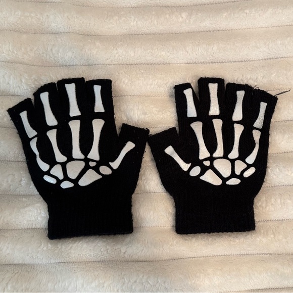 Goth Skeleton Fingerless Gloves - Picture 2 of 5